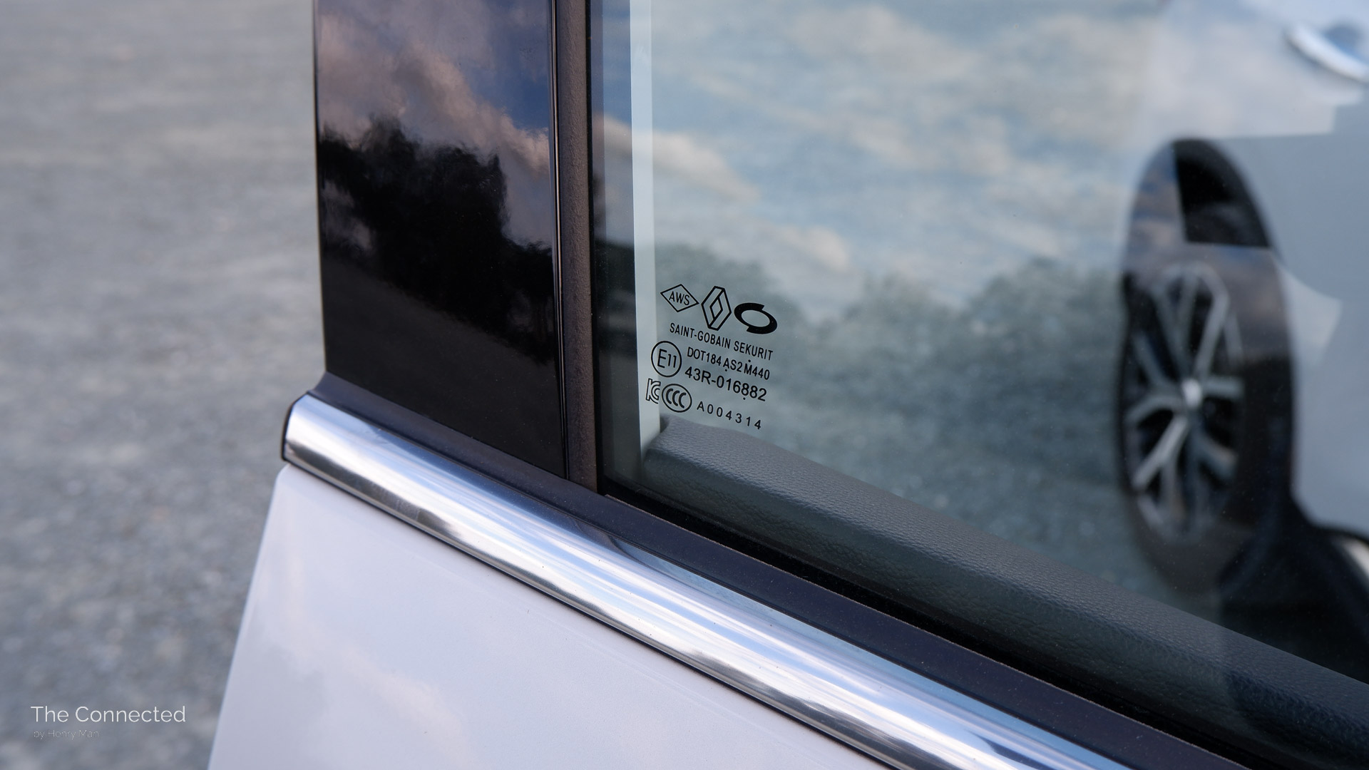 Renault Koloes window with Renault and Renault Samsung logo detail