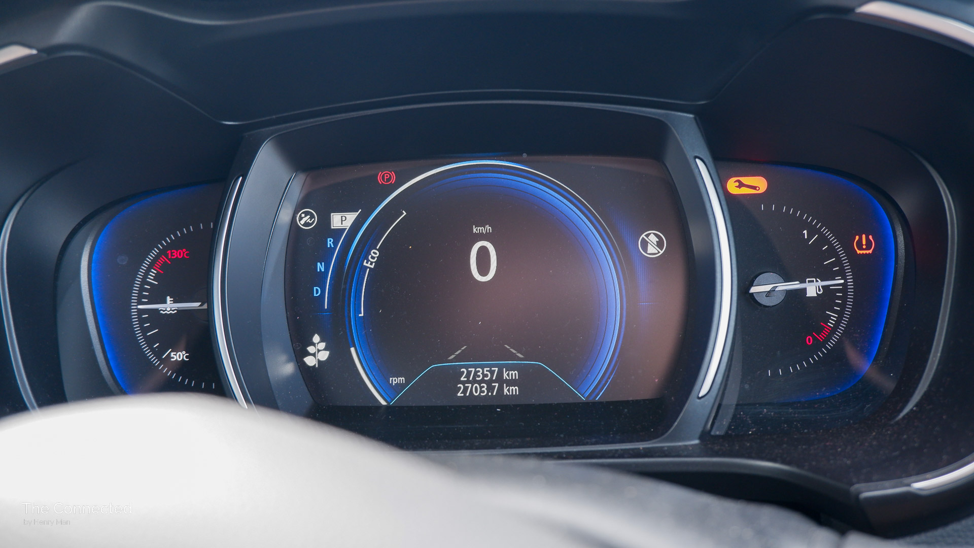 Renault Koleos driver instrument cluster in blue theme
