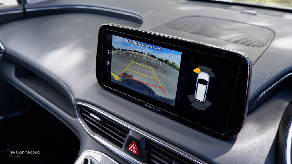 Hyundai Santa Fe Hybrid touchscreen displaying rear view camera