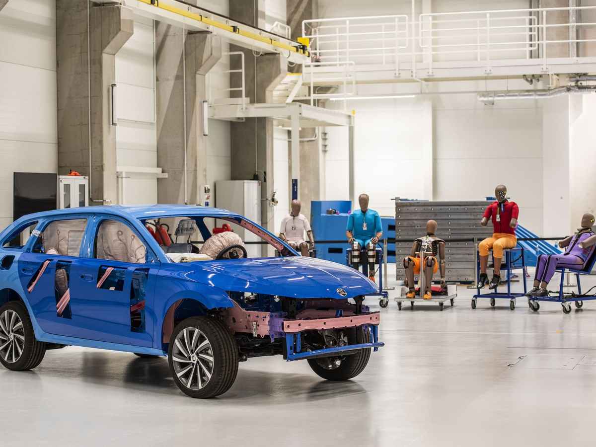 Why are women underrepresented in car safety&nbsp;tests?