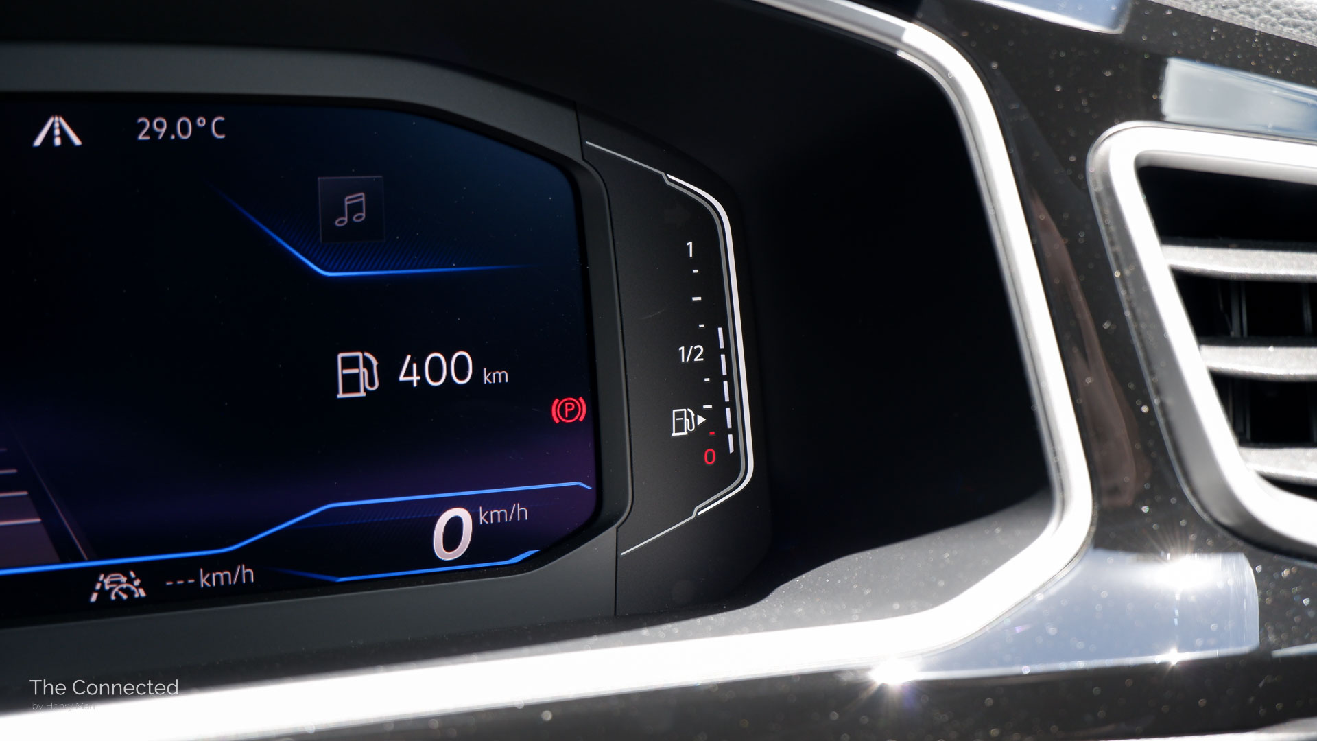 Volkswagen T-Roc instrument cluster fuel level guage and range display