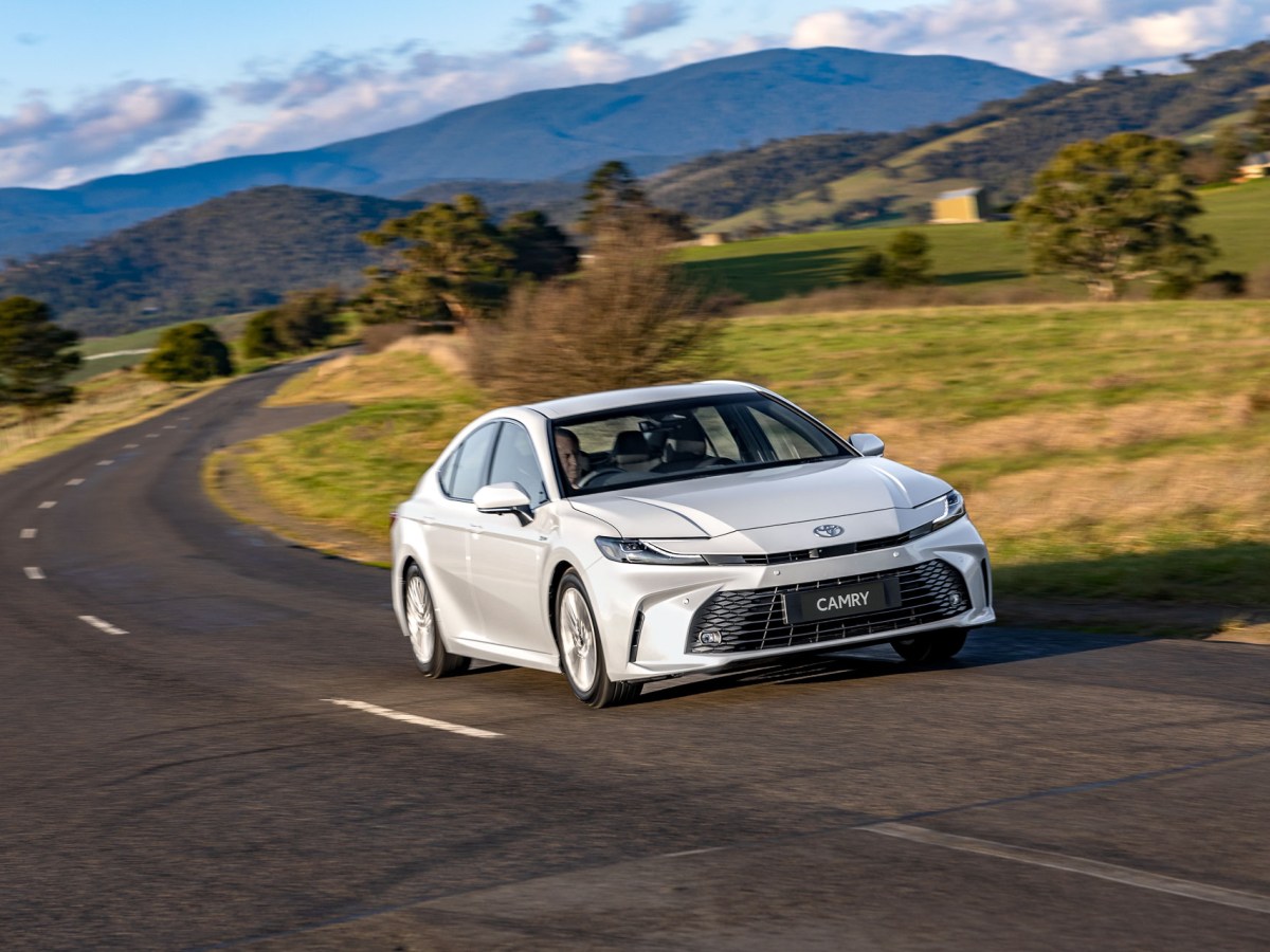 How does a hybrid car&nbsp;work?