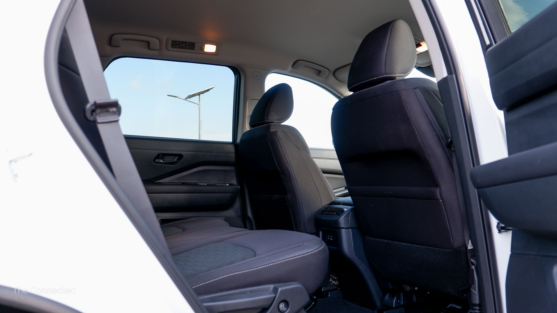 2025 Nissan Pathfinder ST-L second-row seats