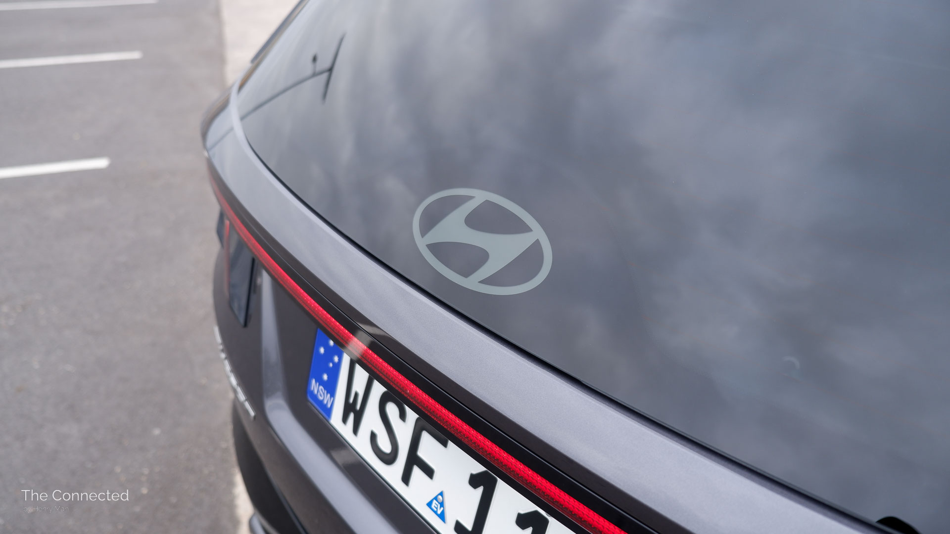 2025 Hyundai Tucson Hybrid Elite N Line flat rear Hyundai logo