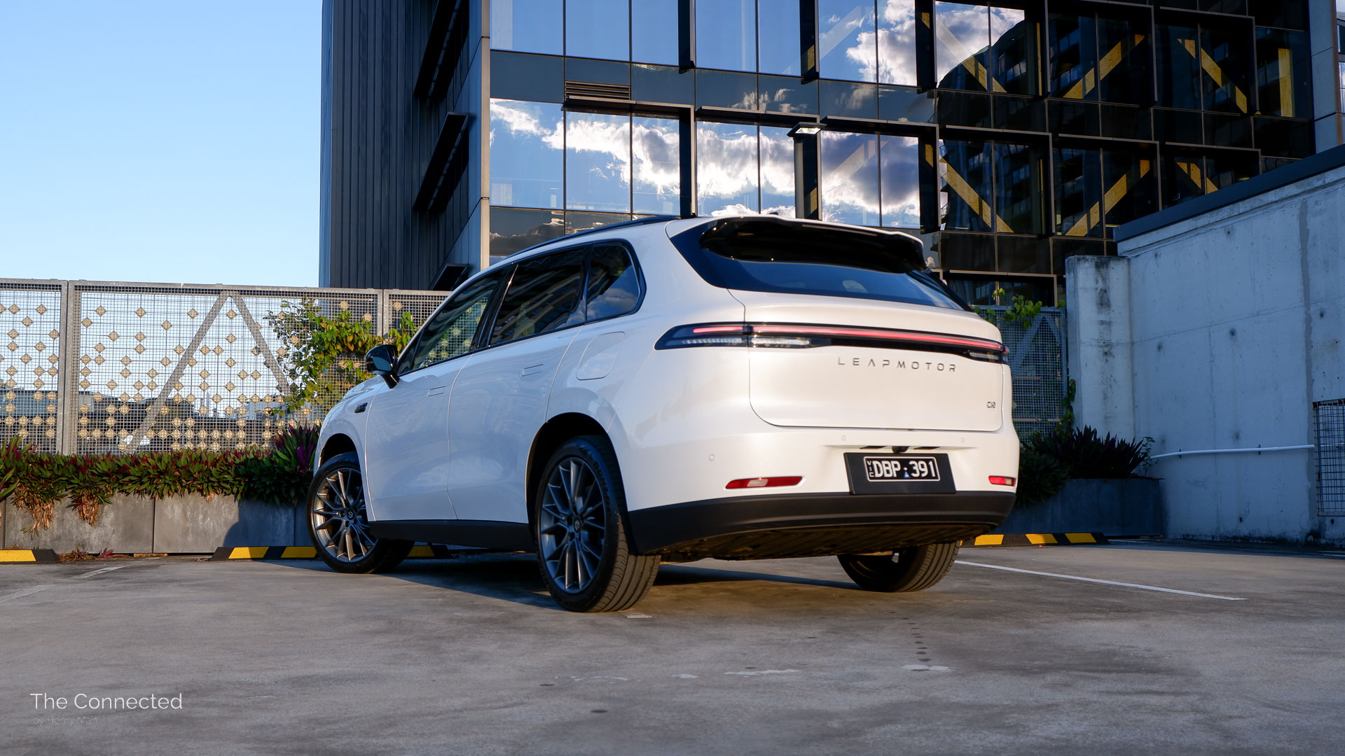 2025 Leapmotor C10 BEV rear-quarter exterior view