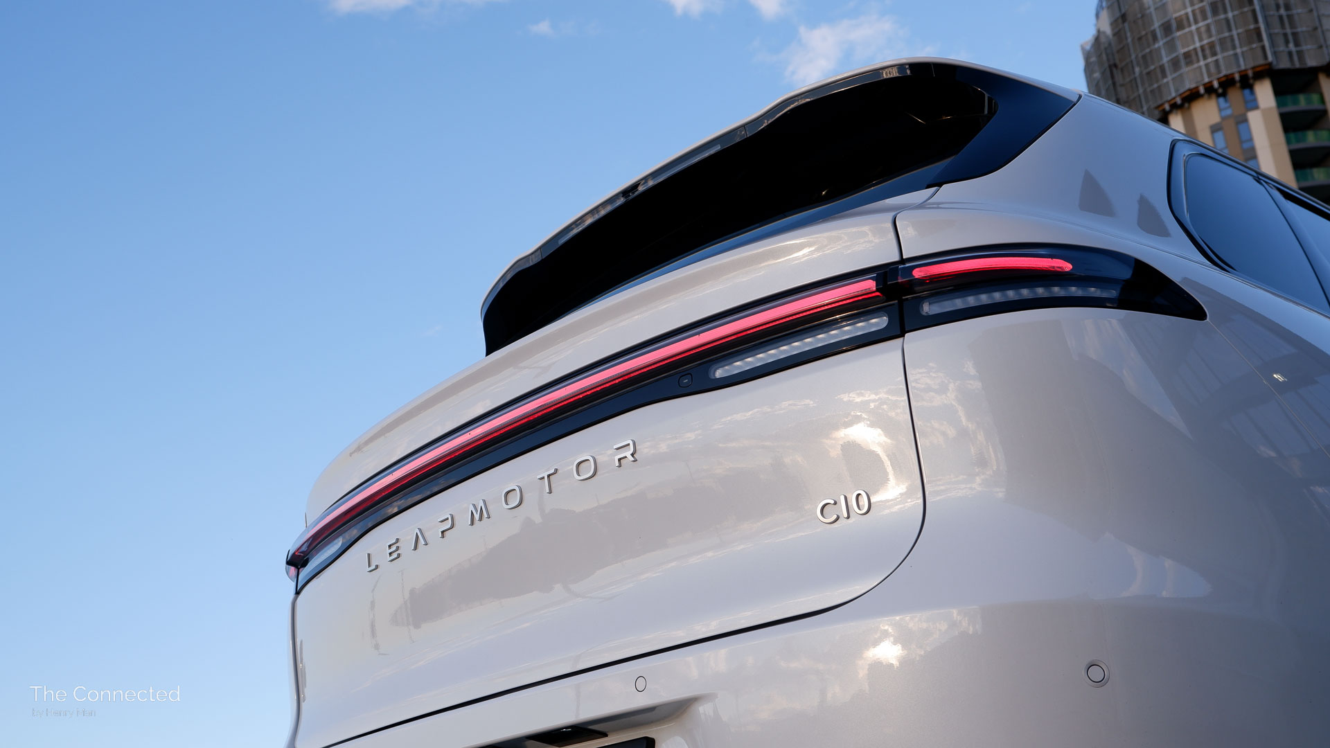 2025 Leapmotor C10 BEV rear tailgate and light bar in the afternoon