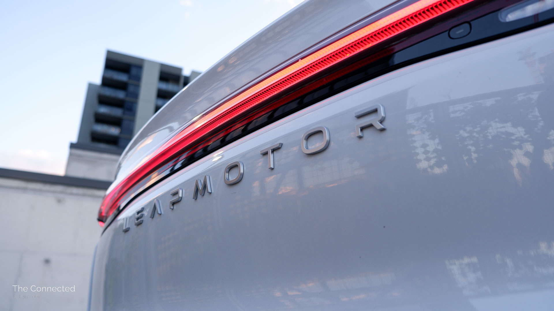 2025 Leapmotor C10 BEV rear tailgate logo and light bar