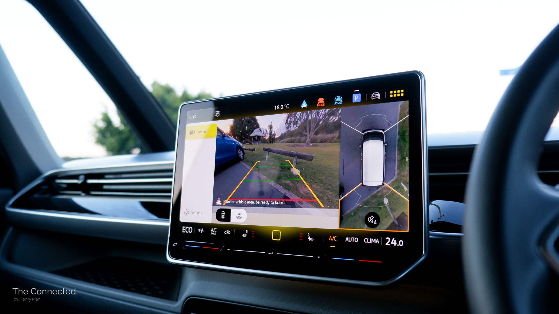 2026 Volkswagen ID.Buzz Pro SWB touchscreen displaying 360-degree surround-view camera system