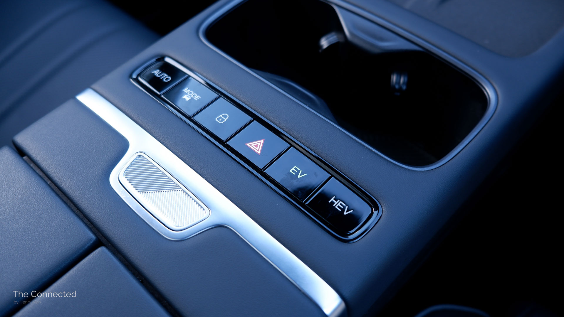 2026 Jaecoo J7 SHS Summit centre console switch row showing EV and HEV buttons