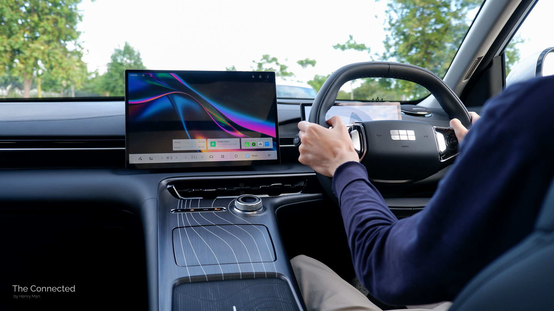 Man driving the 2026 Geely Starray EM-i Inspire