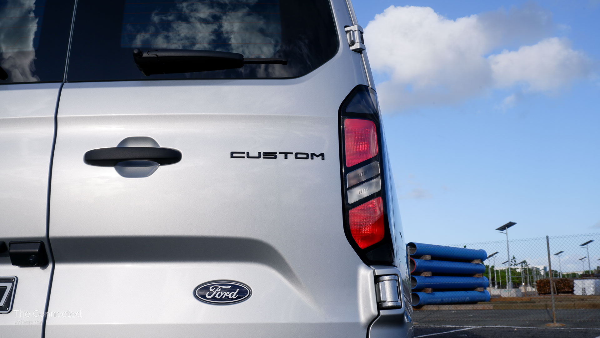 2026 Ford Transit Custom PHEV Trend rear barn door with 'Ford' and 'Custom' badges